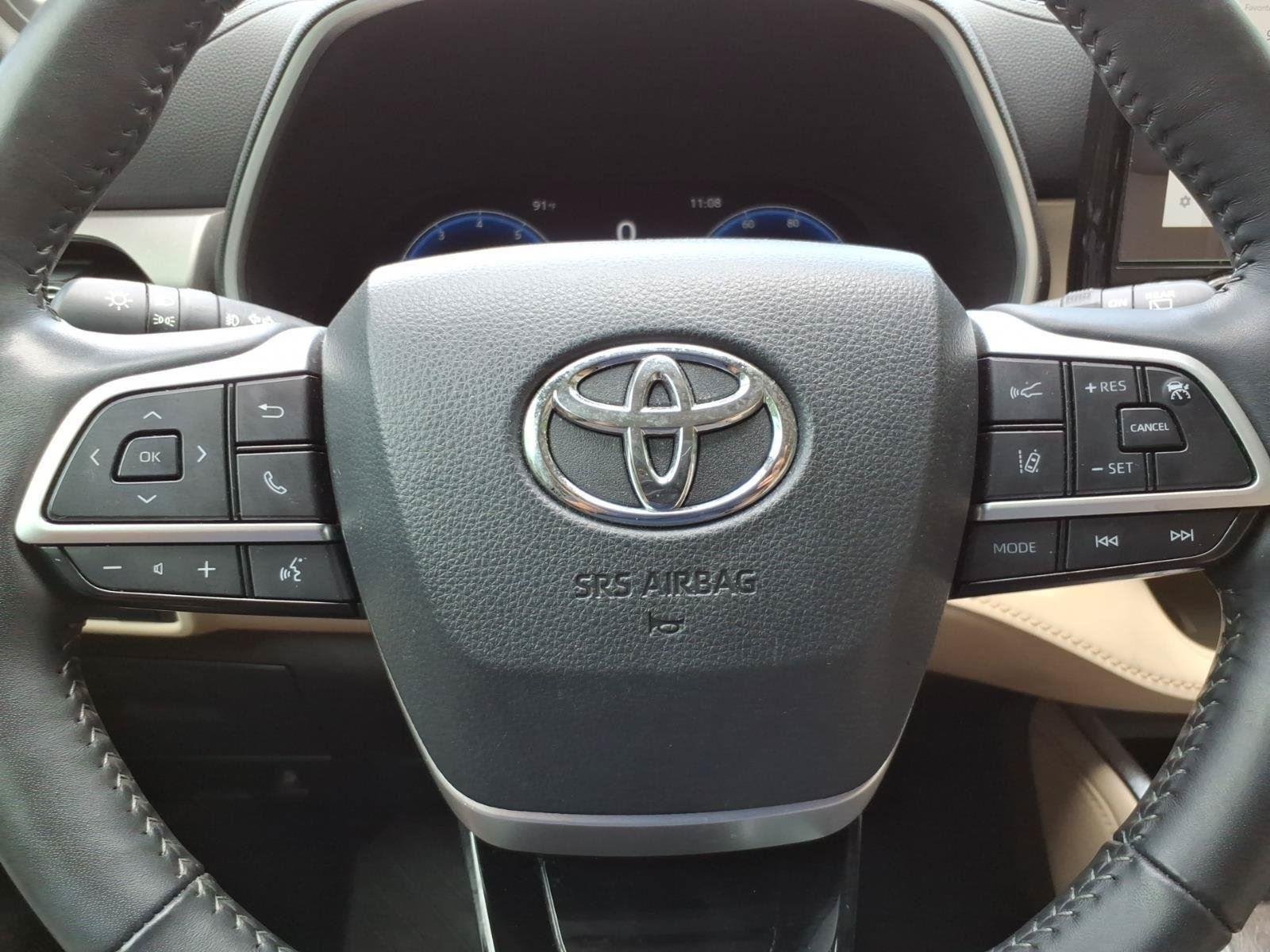 Used 2024 Wind Chill Pearl Toyota Limited image 18