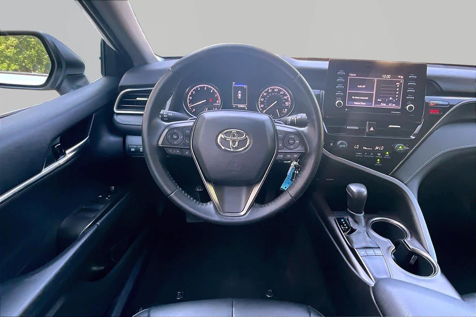 Used 2022 White Toyota SE image 6