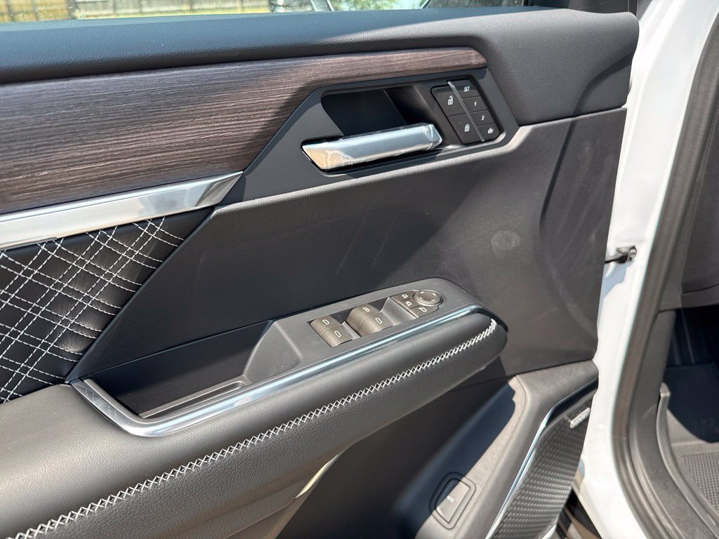 2026 GMC Acadia Denali - Photo 10