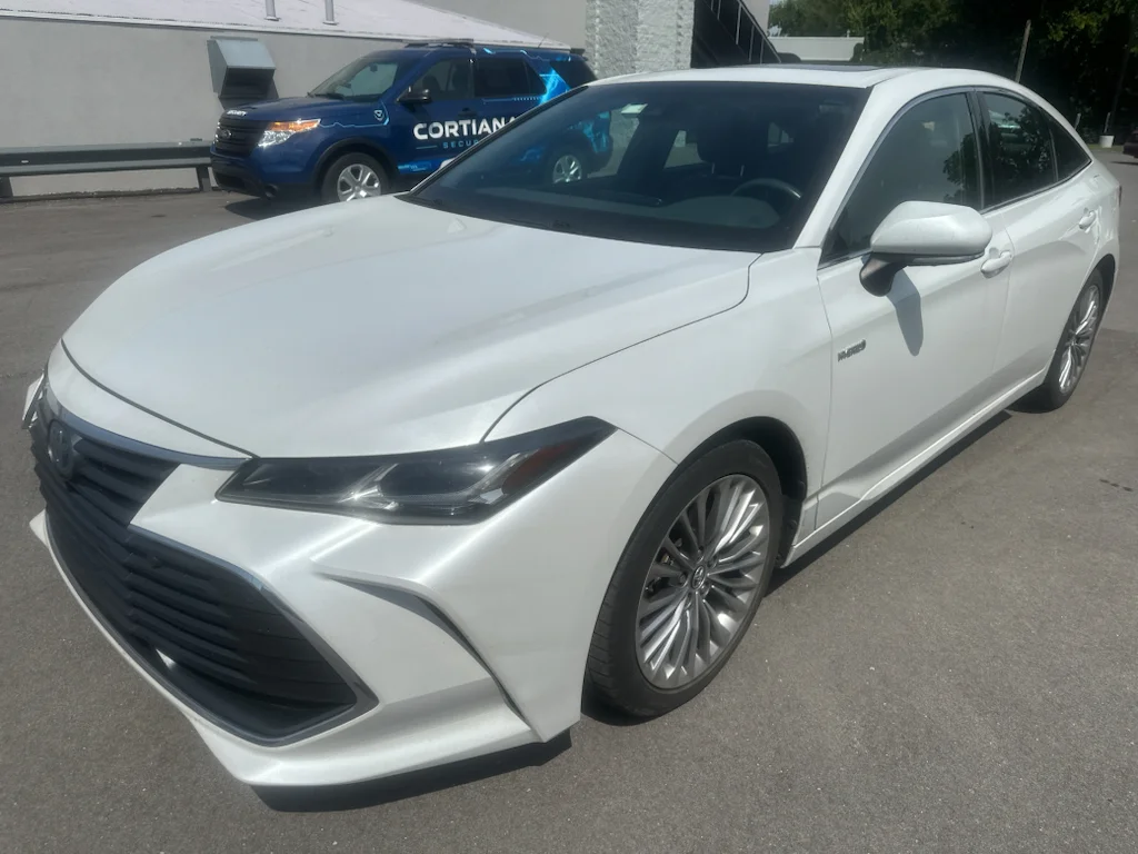 Used 2019 Wind Chill Pearl Toyota Hybrid Limited image 3