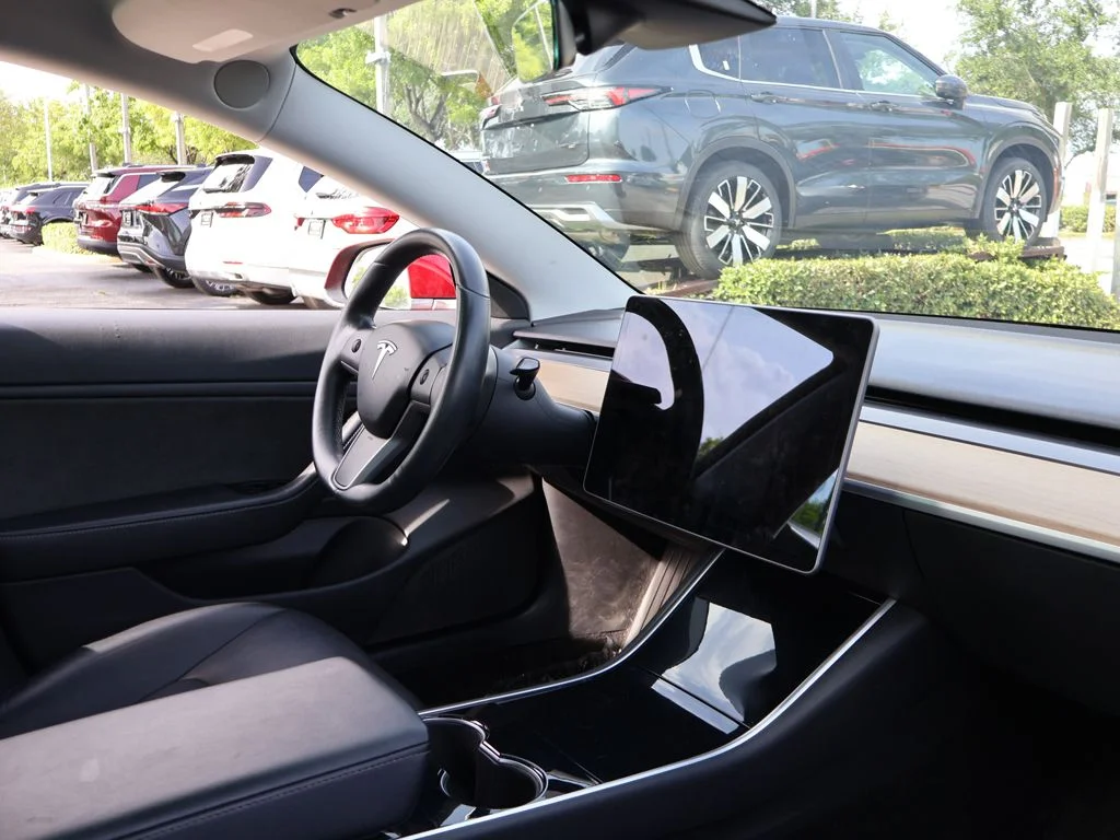 Used 2018 Red Tesla Long Range image 28