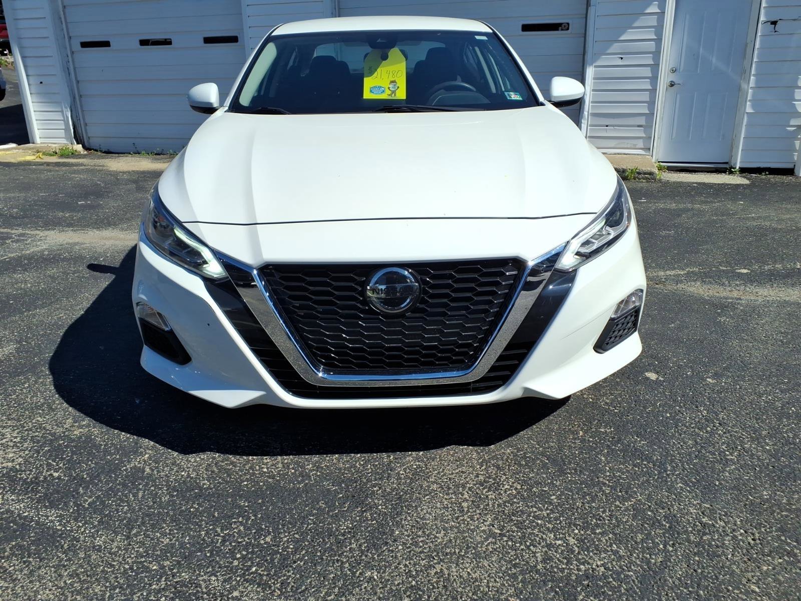 Used 2021 Pearl White Tricoat Nissan 2.5 SV image 2