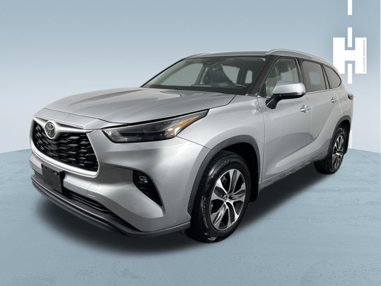 Certified Used 2022 Celestial Silver Metallic Toyota XLE image 3