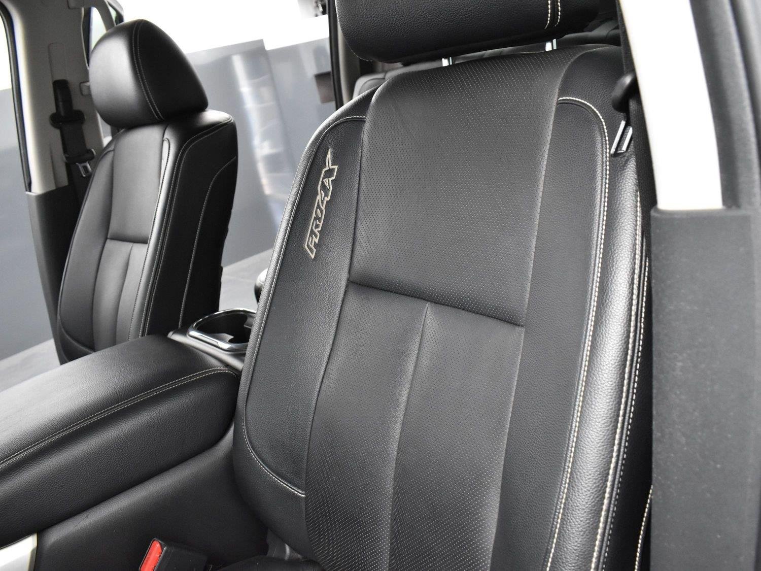 Used 2019 Midnight Pine Metallic Nissan PRO-4X image 14
