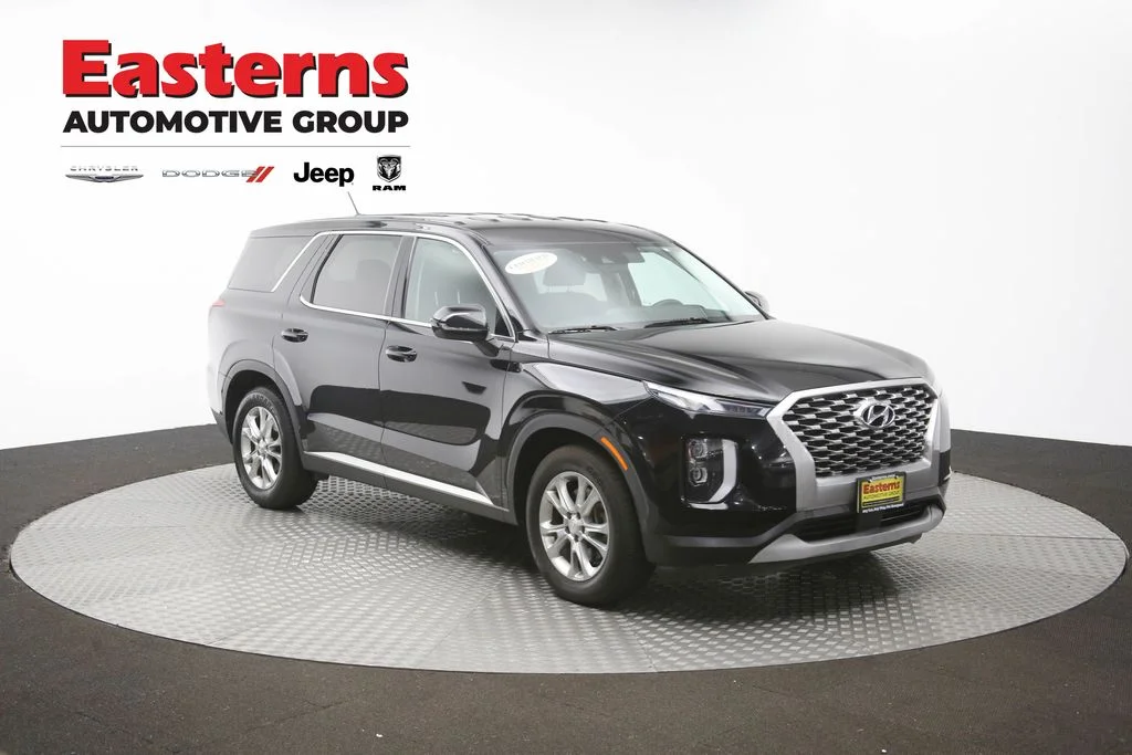 Used 2022 Black Hyundai SE image 51