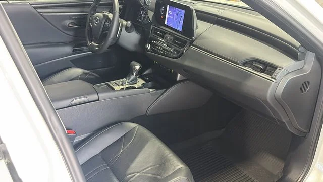 Used 2023 White Lexus 350 Luxury image 13