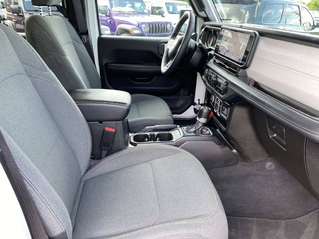 Used 2026 White Jeep Sahara image 23