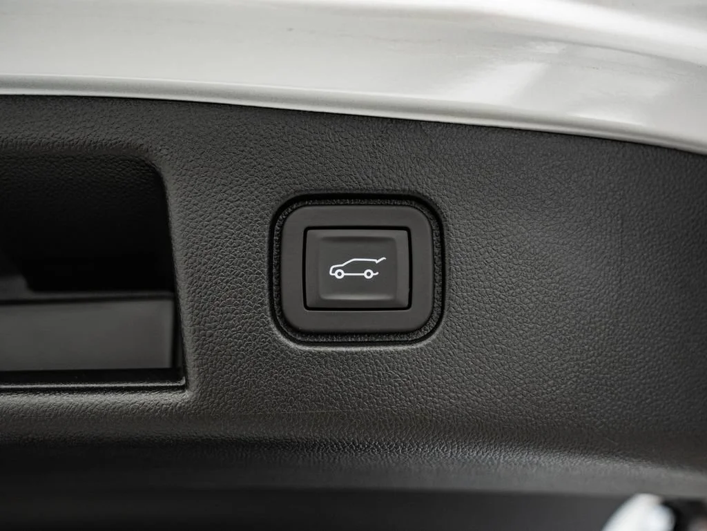 Used 2025 Snowfall Pearl Honda Touring image 22