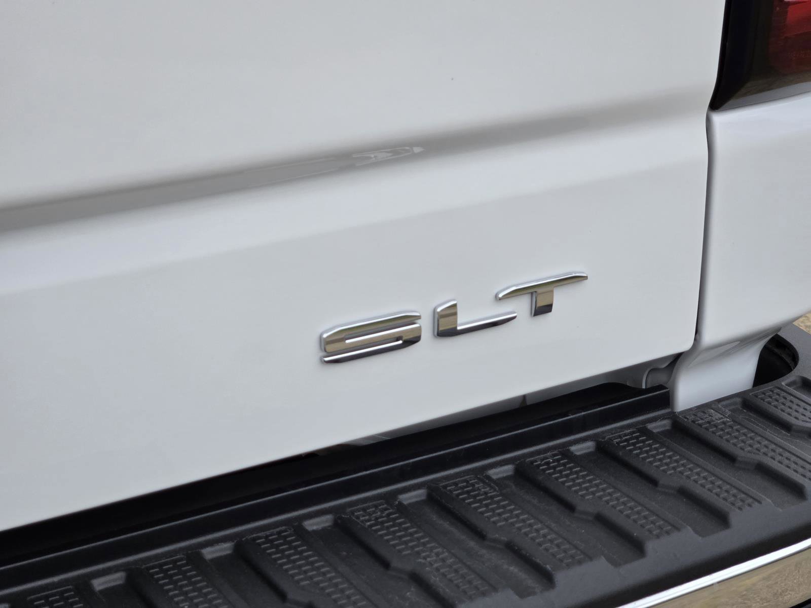 Used 2025 Summit White GMC SLT image 8
