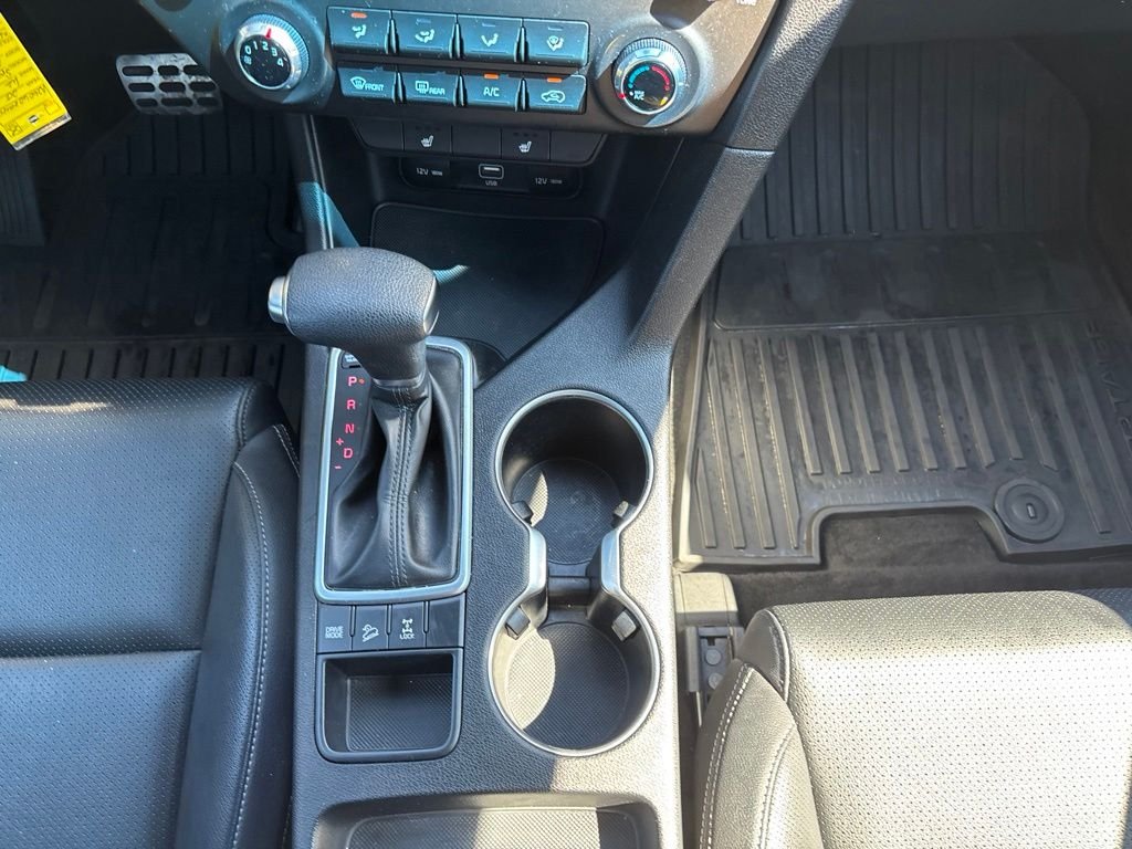 Used 2020 White Kia S image 18