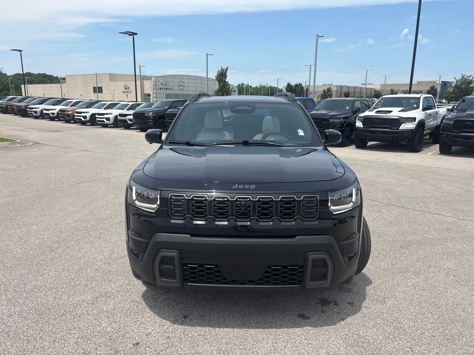 New 2026 Diamond Black Crystal Pearl-Coat Exterior Paint Jeep Overland image 3