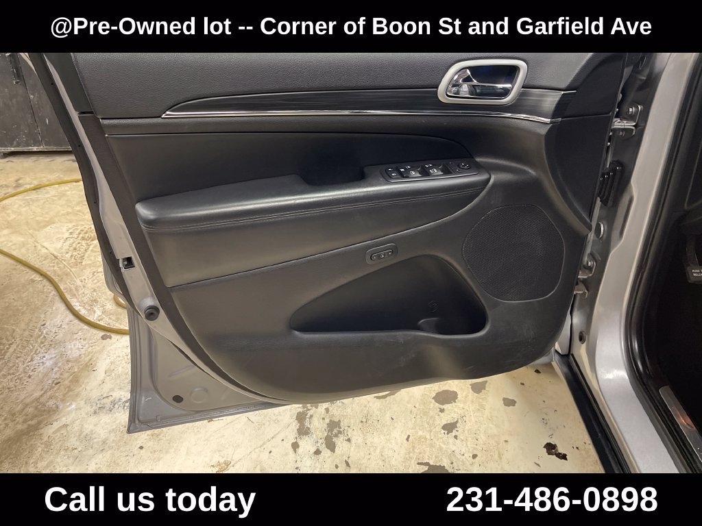 Used 2019 Silver Jeep Limited image 15
