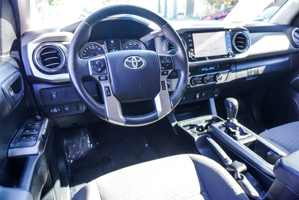 Used 2022 White Toyota SR5 image 12