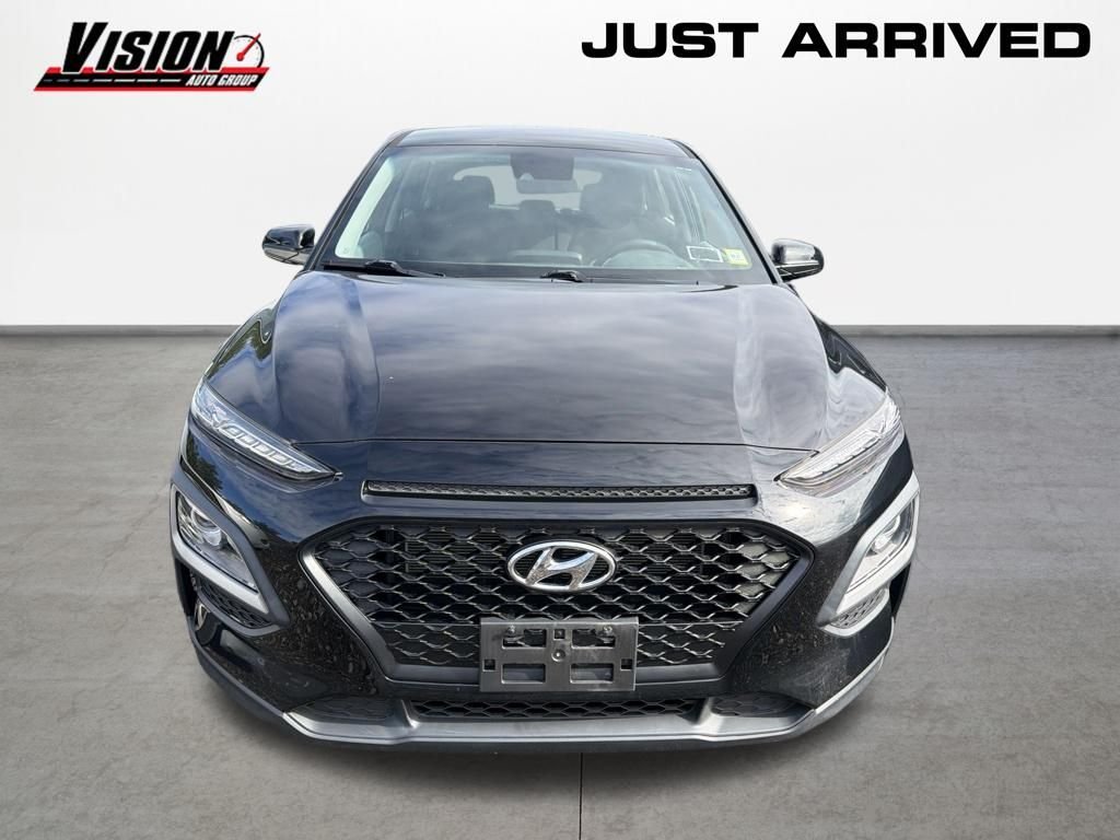 Used 2020 Black Hyundai SE image 2