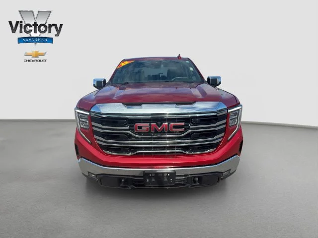 Used 2022 CAYENNE RED TINTCOAT GMC SLT image 2