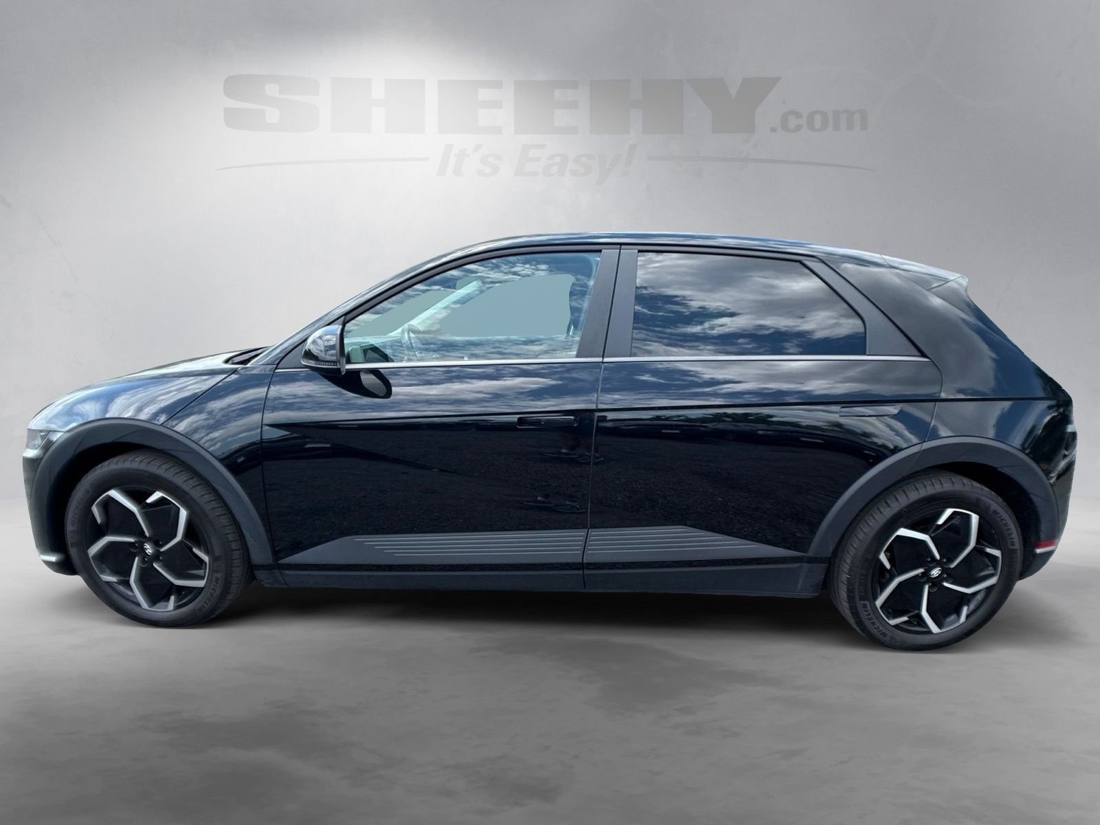 Used 2024 Black Hyundai SEL image 16