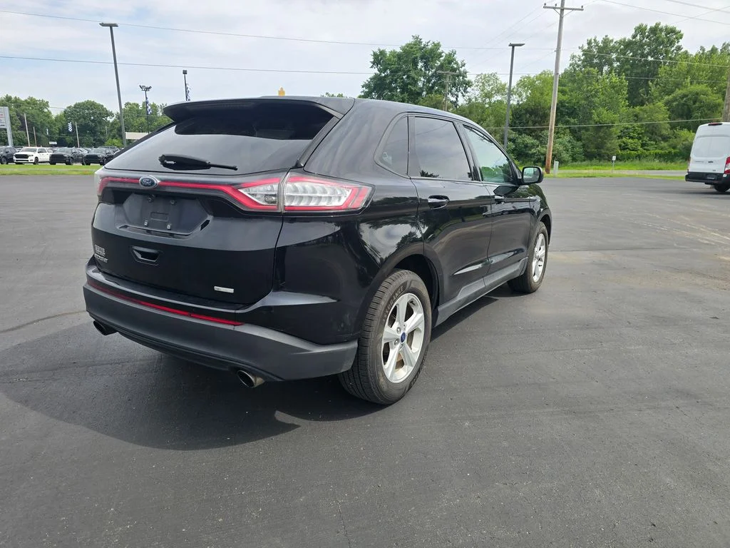 Used 2018 Shadow Black Ford SE image 5