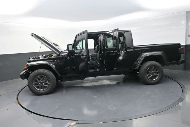New 2026 Black Clear-Coat Exterior Paint Jeep Sport S image 32