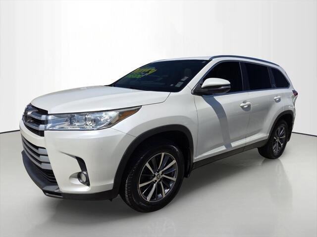 Used 2019 Blizzard Pearl Toyota XLE image 9