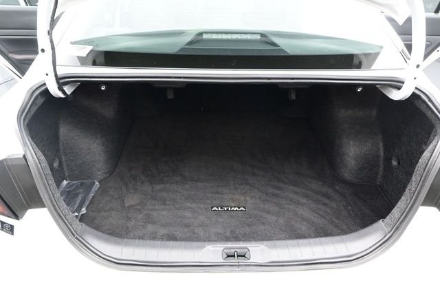 Used 2025 Pearl White Tricoat Nissan 2.5 SR image 13