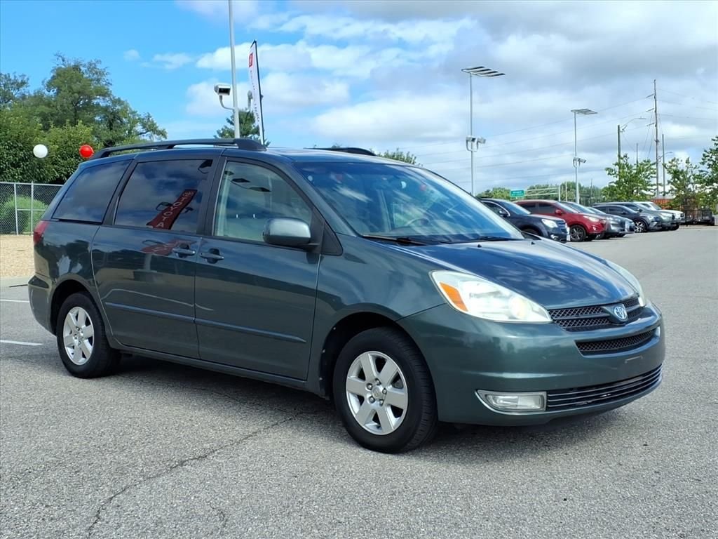 Used 2004 Green Toyota XLE image 2