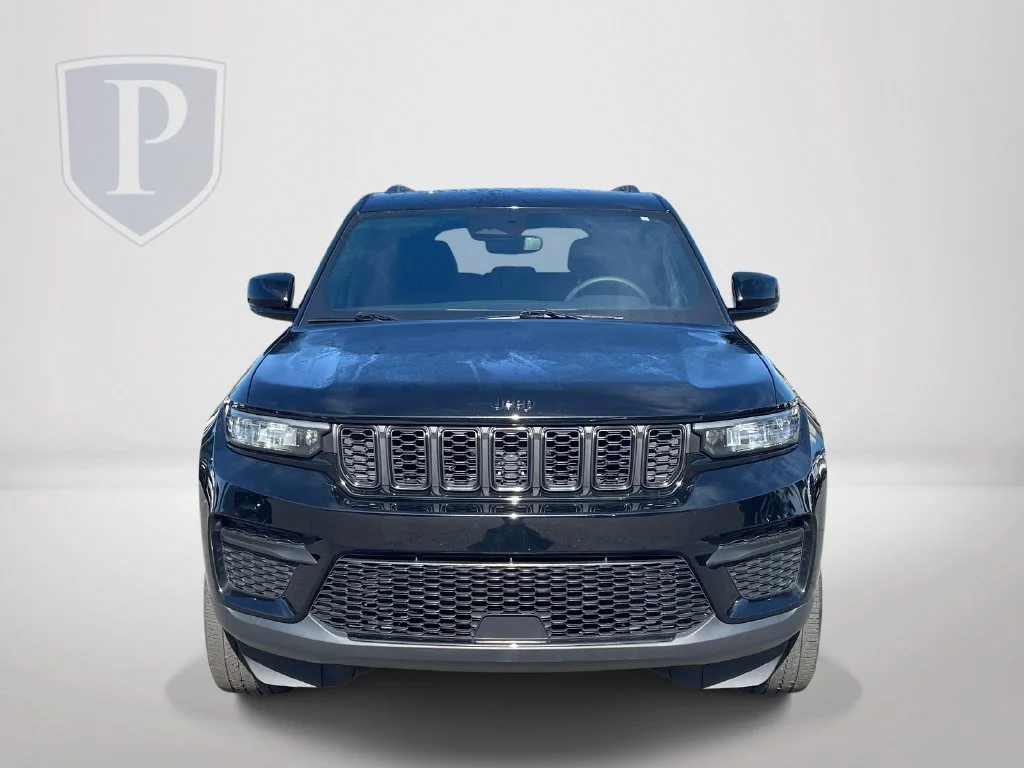 Used 2023 Black Jeep Altitude image 3