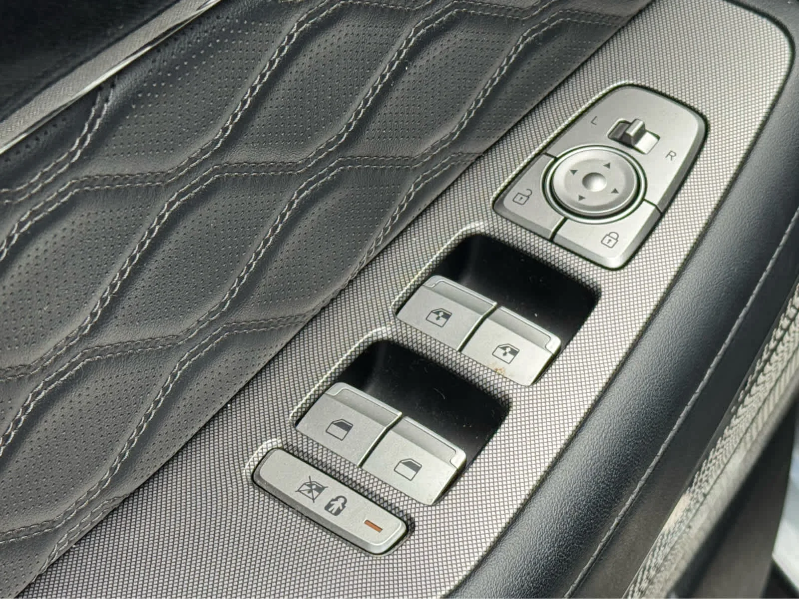 Used 2020 Rainforest Hyundai Limited image 18