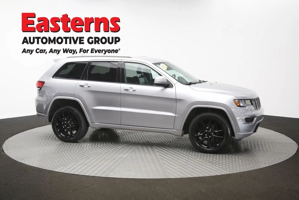 Used 2017 Silver Jeep Altitude image 46