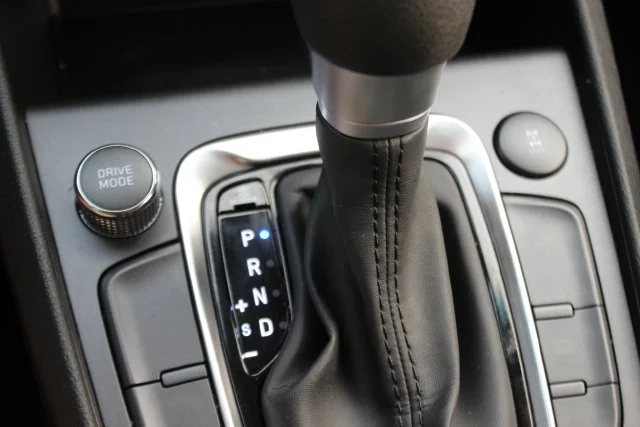 Used 2023 White Hyundai SEL image 9