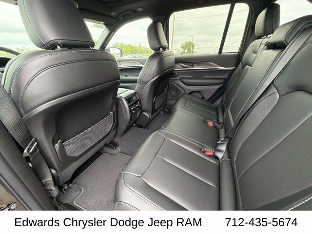 New 2027 High-Gloss Black Paint Jeep Limited image 27