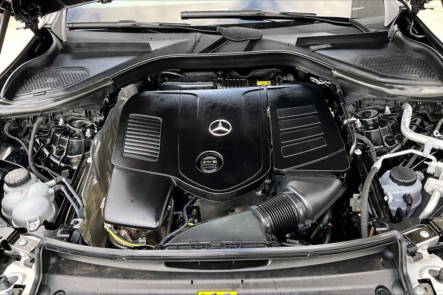 Used 2025 Black Mercedes-Benz GLC 300 image 27