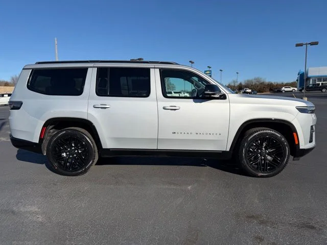 New 2026 Silver-Zynith Exterior Paint Jeep Limited Reserve image 8