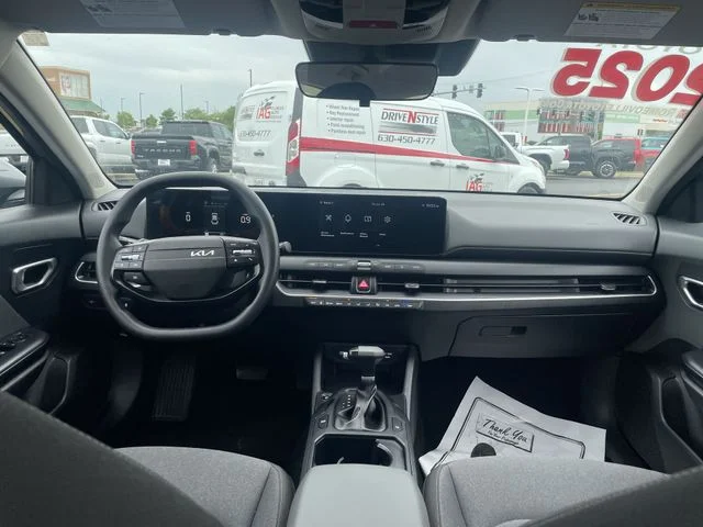 2025 Kia K4 LXS - Photo 36