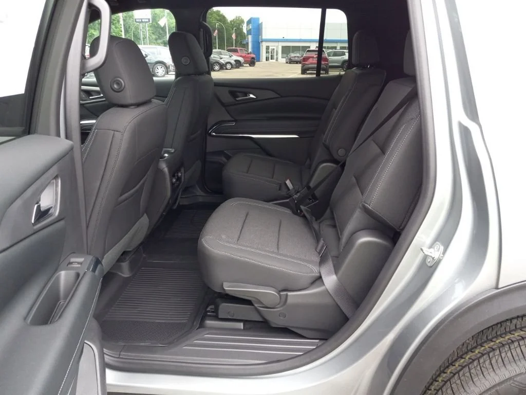 2025 Chevrolet Traverse LT - Photo 9