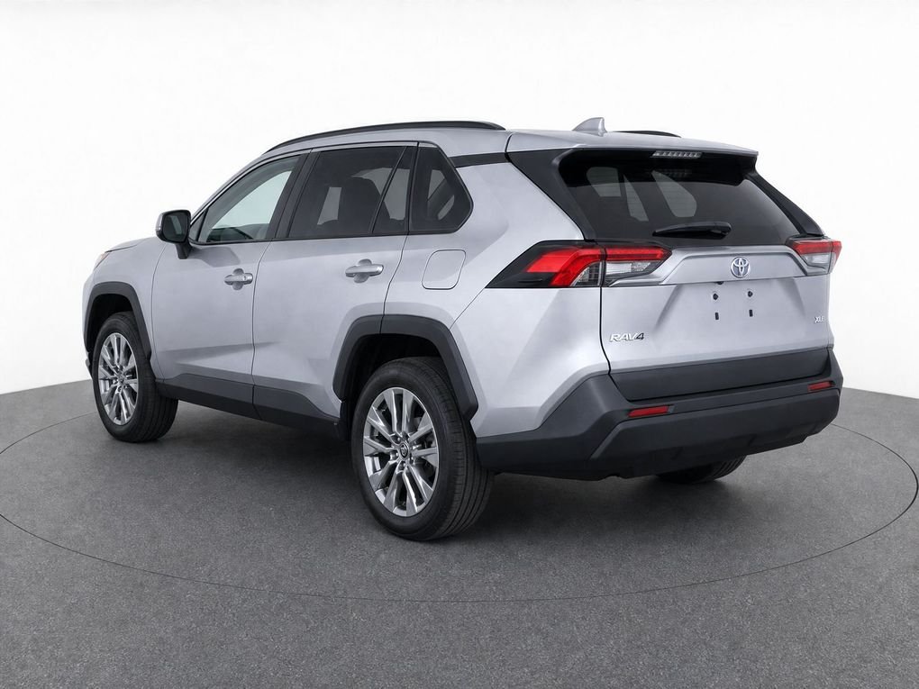 Used 2025 Silver Toyota XLE Premium image 3