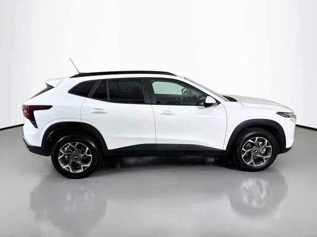 New 2026 Summit White Chevrolet LT image 10