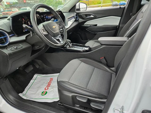 Used 2025 Summit White Chevrolet LT image 10