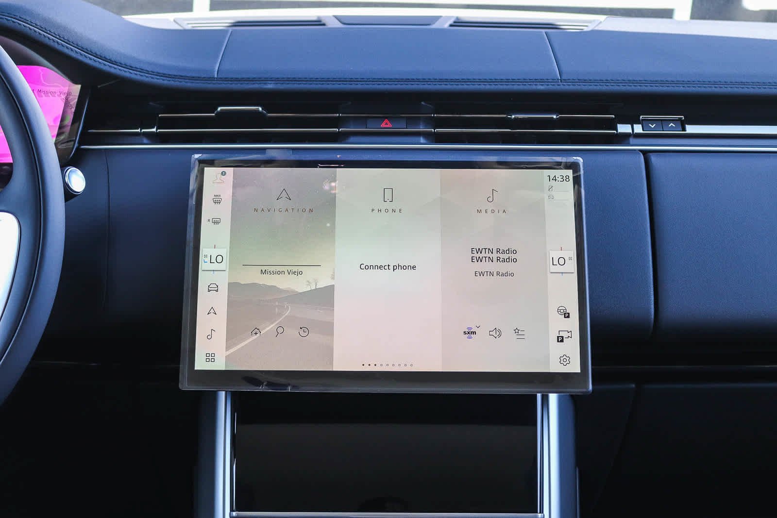 New 2027 Fuji White Land Rover SE image 11