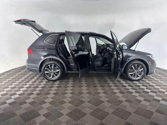 Used 2022 Black Volkswagen 2.0T SE image 13