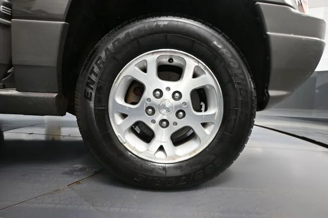 Used 1999 Gray Jeep Laredo image 14