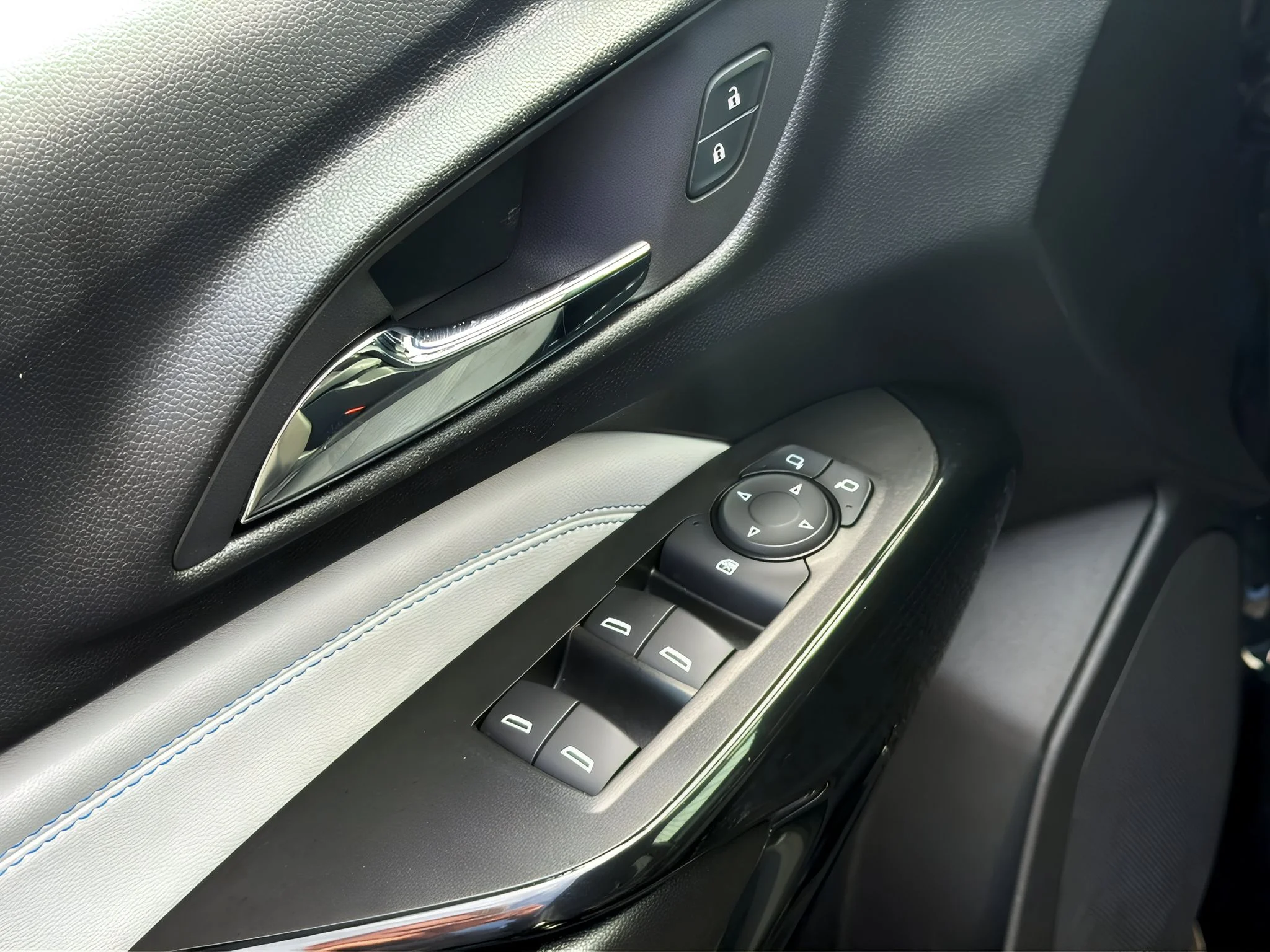 2025 Chevrolet Trax LT - Photo 14