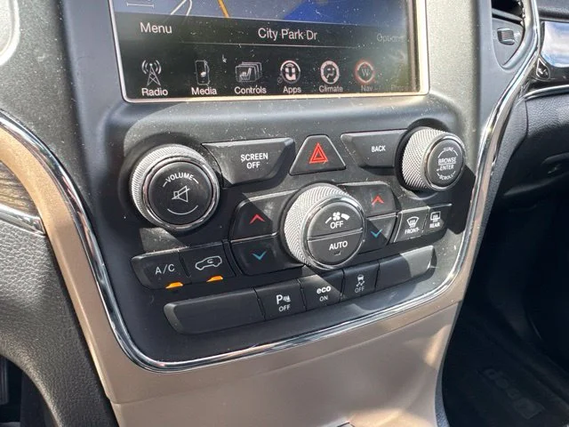 Used 2015 White Jeep Overland image 23