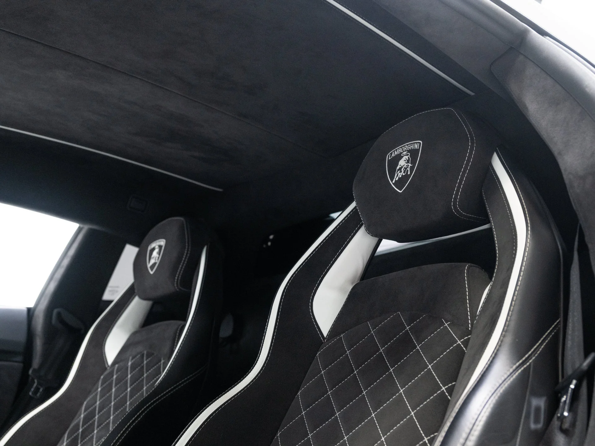 Used 2018 Bianco Isis Lamborghini  image 34