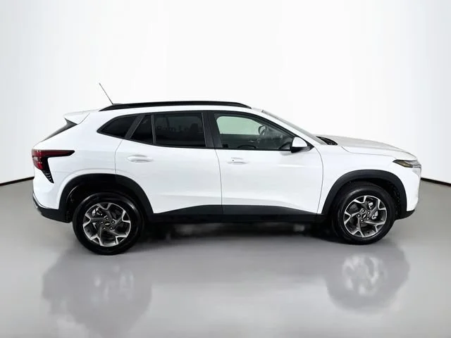 New 2026 Summit White Chevrolet LT image 10