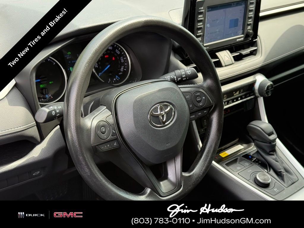 Used 2022 Silver Toyota XLE image 17