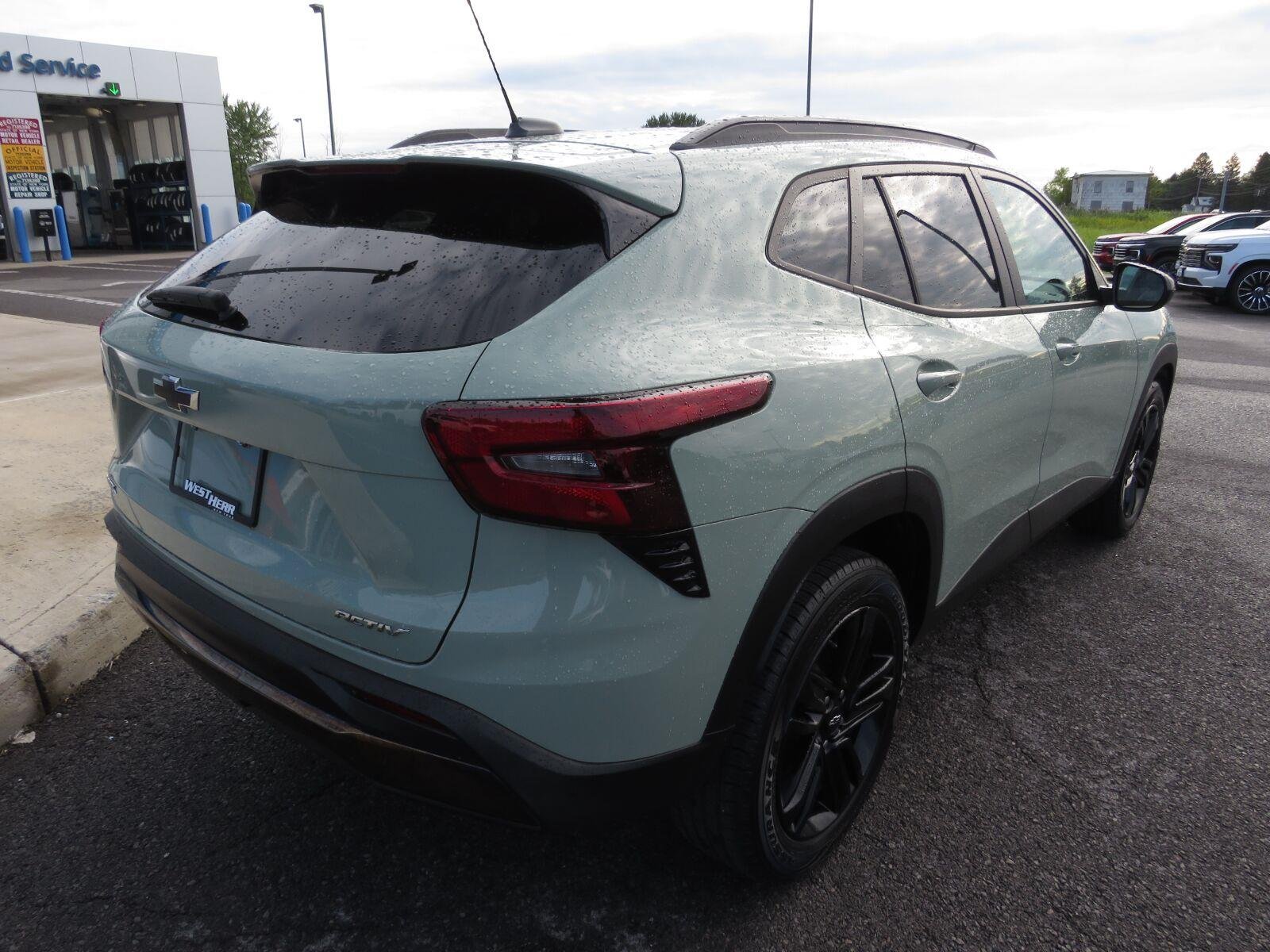 Used 2024 Cacti Green Chevrolet ACTIV image 7