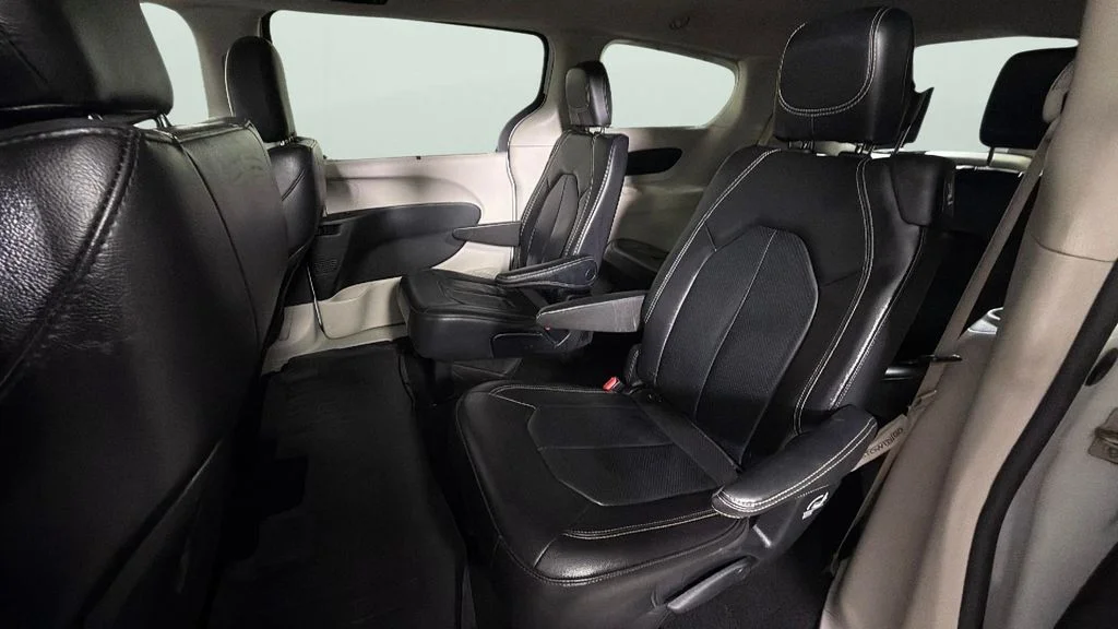 Used 2022 White Chrysler Touring L image 26