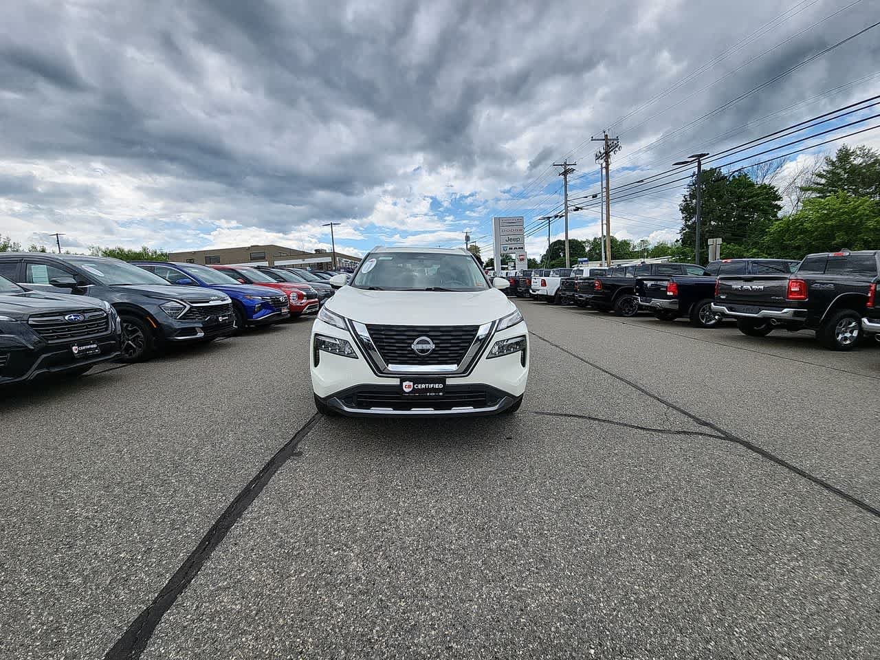 Used 2023 Pearl White Tricoat Nissan SL image 4