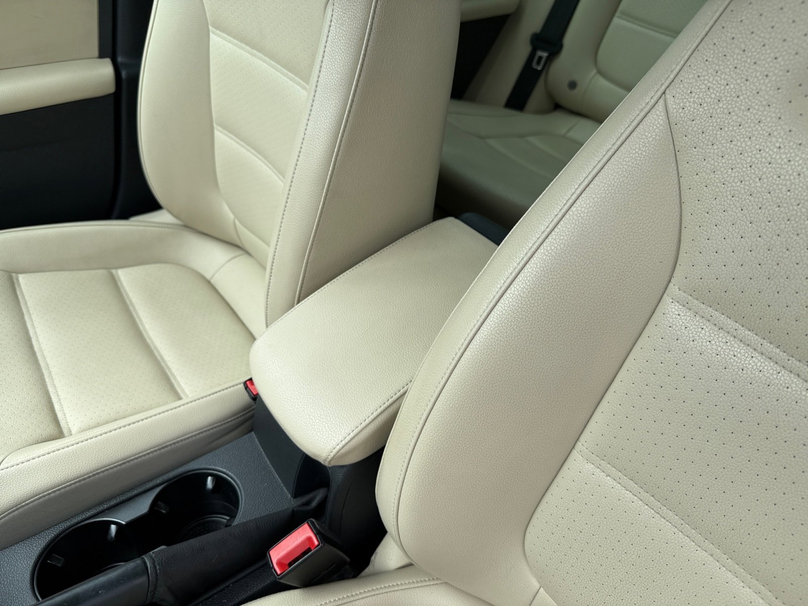 Used 2016  Volkswagen  image 14