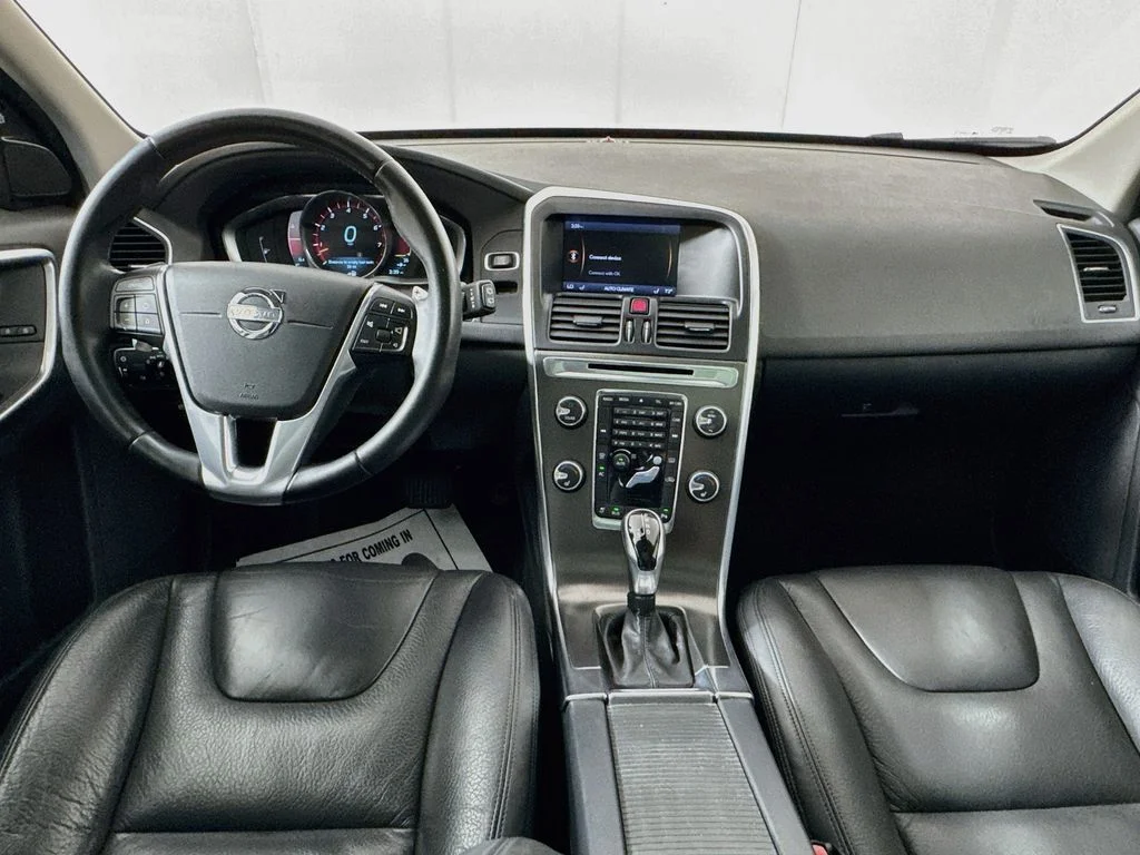 Used 2014 Silver Volvo  image 26